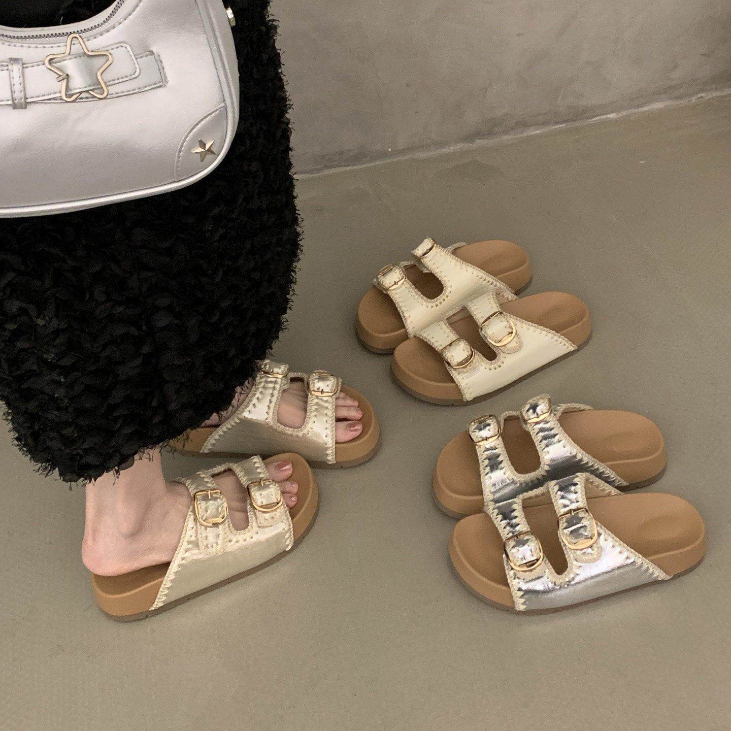 香港真皮厚底勃肯凉拖鞋女夏季外穿2026新款爆款配裙子沙滩一字拖