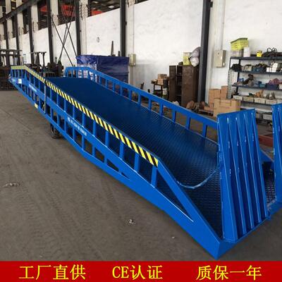 现货供应移动式液压变幅登车桥集装箱装卸平台厂家直供。