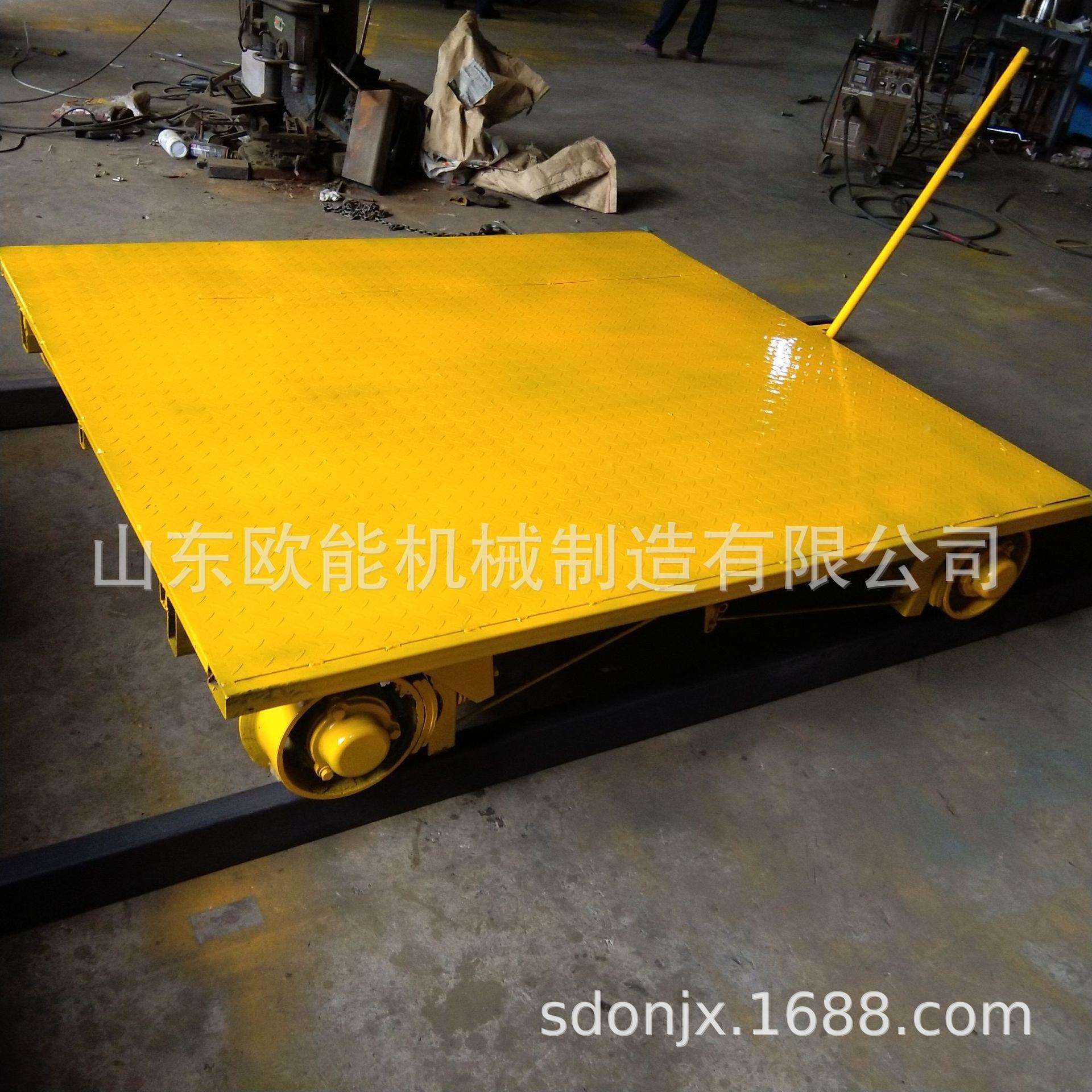钢轨拉货车工程建设铁路运输车动力车建设轨道巡检车铁路轨道