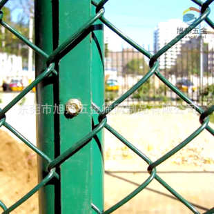 可定制球场围栏学校操场护栏网各类球场户外勾花防护围栏可安装