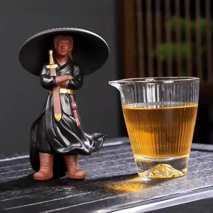 陶瓷紫砂创意特色茶宠摆件工艺品描金侠士茶玩 茶具茶漏茶滤图片