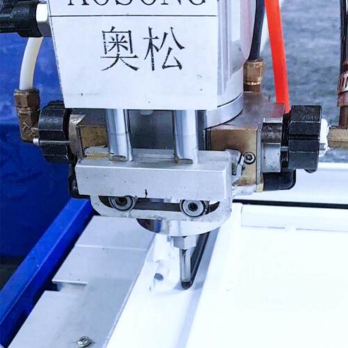 机柜点胶机门密封配电柜聚氨酯发泡钣金散热器点胶加工保温