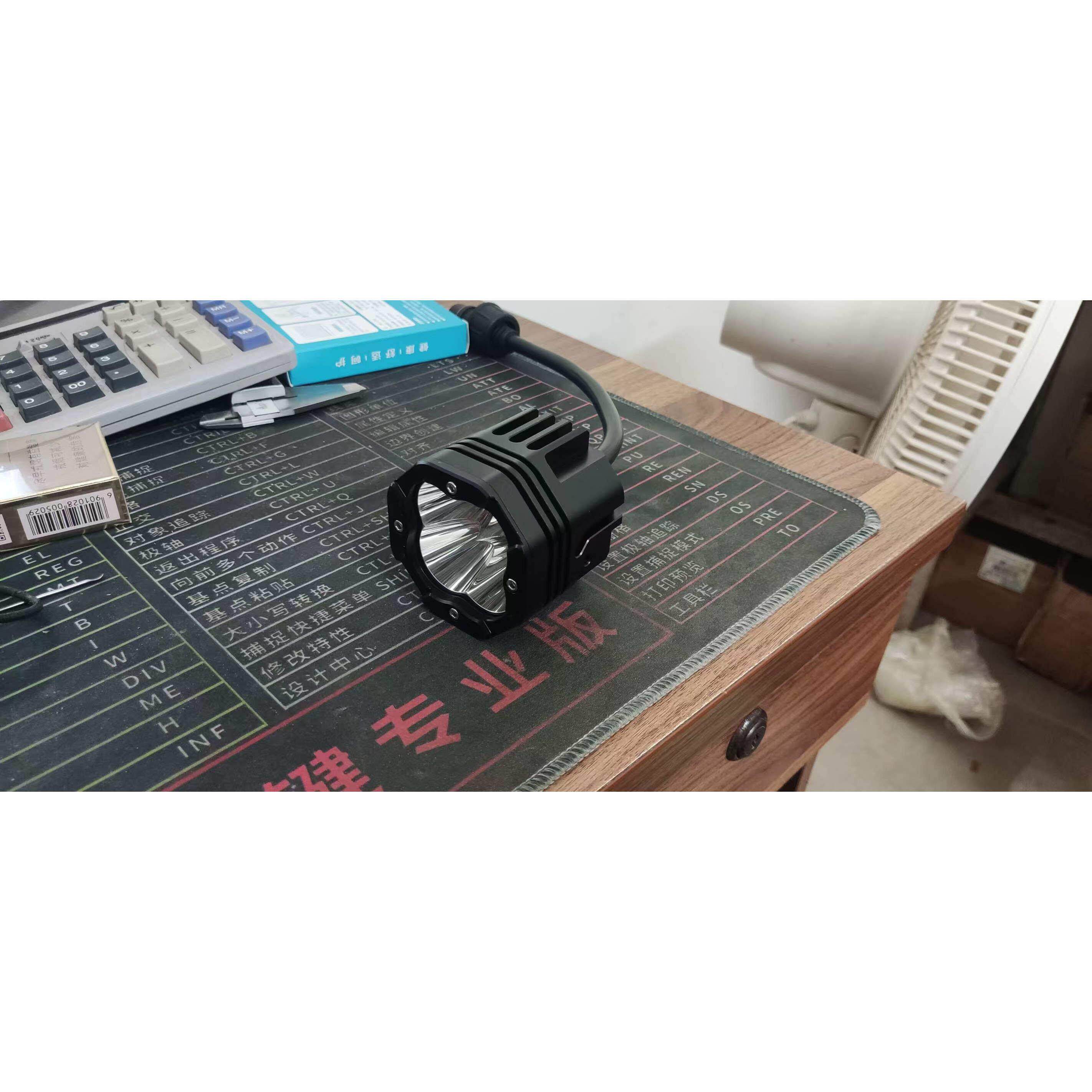 Y70款式锋途摩托 托汽车外置大功率强光激光中网雾灯改装铺路射灯