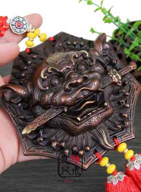 台湾相狮铜兽首八卦狮咬剑刺牌风水门饰家居虎头牌挂件