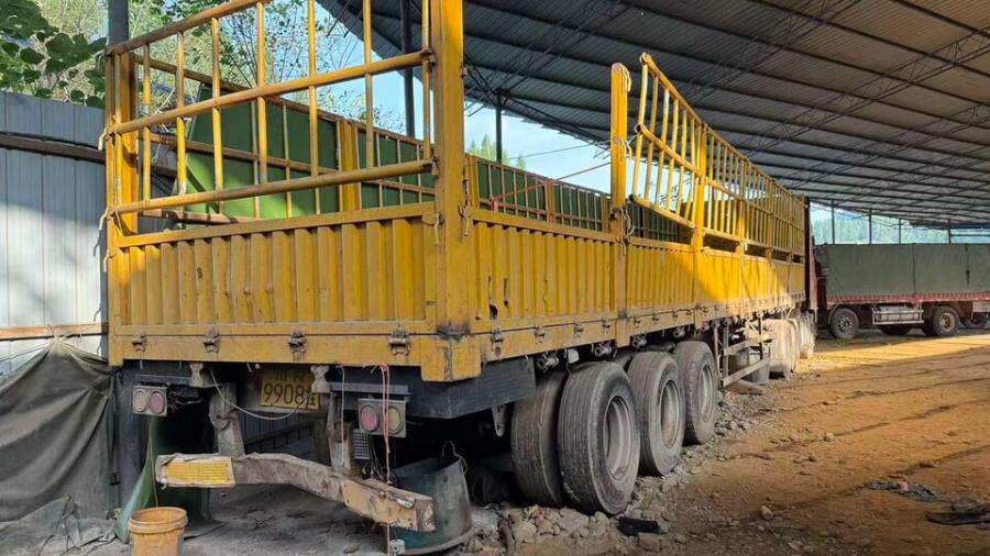 4月25日南充市川R55852东风牌重型半挂牵引车与川R9908挂显鹏牌挂车各一辆整体网络拍卖公告