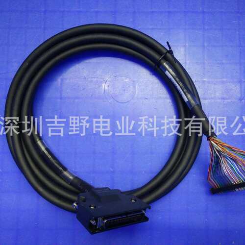 欧 姆龙伺服连接线XW2Z-100J-B28驱动器与伺服中继单元格间的电缆