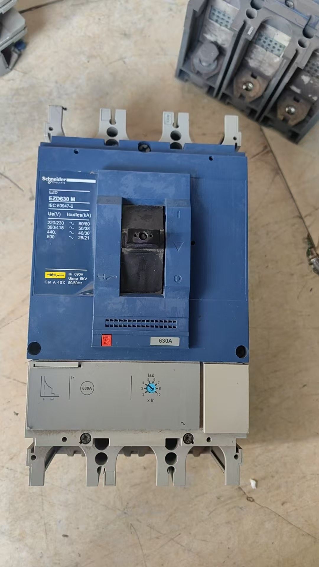 施耐德断路器EZD