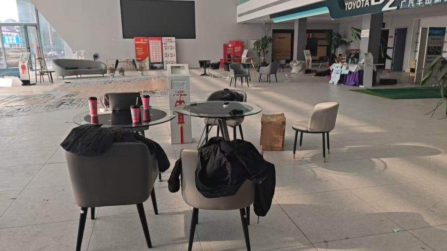 4月21日南通市汽车销售公司办公家具、电脑等电子设备、汽车配件等桌椅动产网络拍卖公告