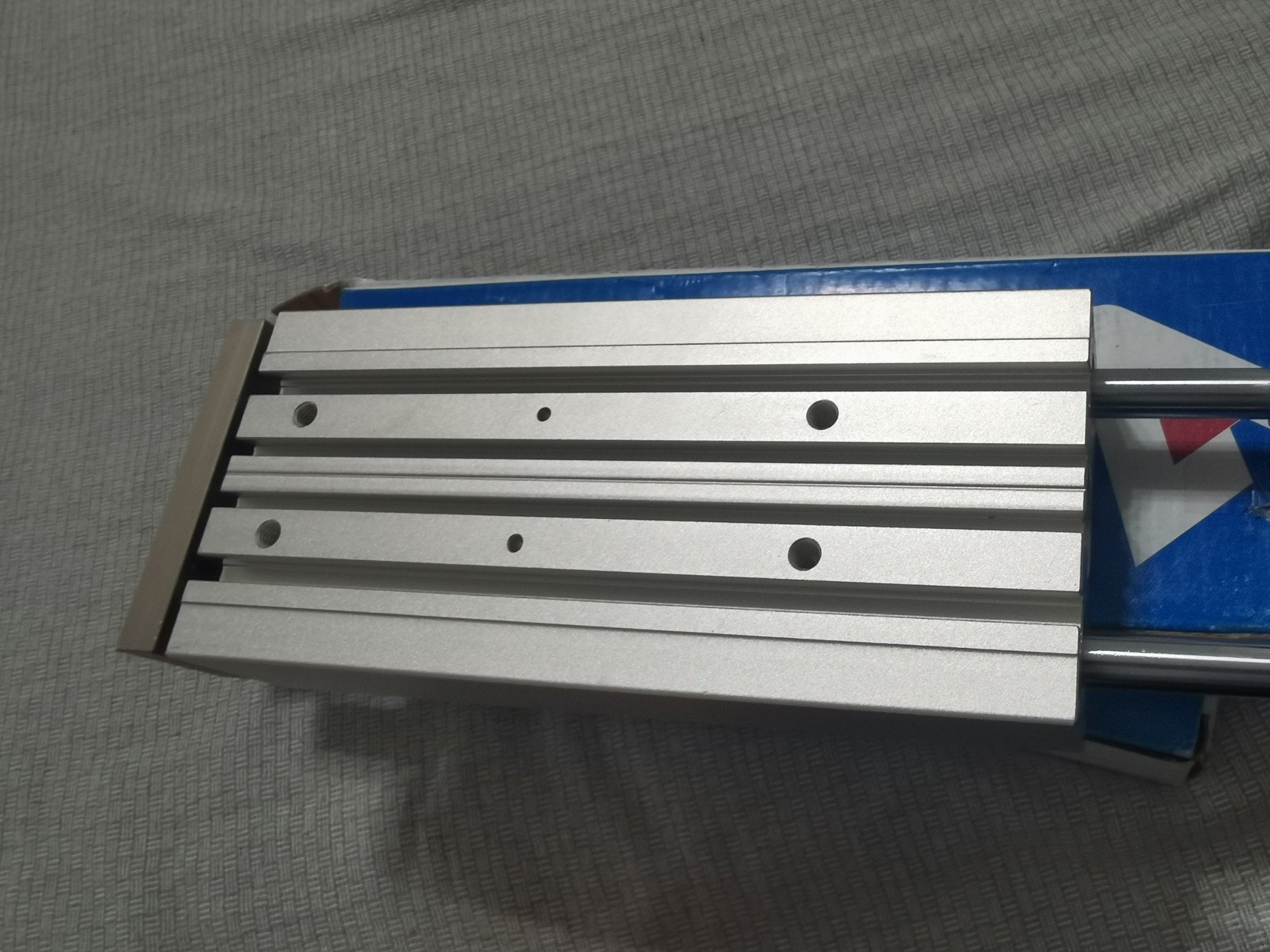 亚德客气缸TCL20X150S，全新未使用，成色如图，两个，