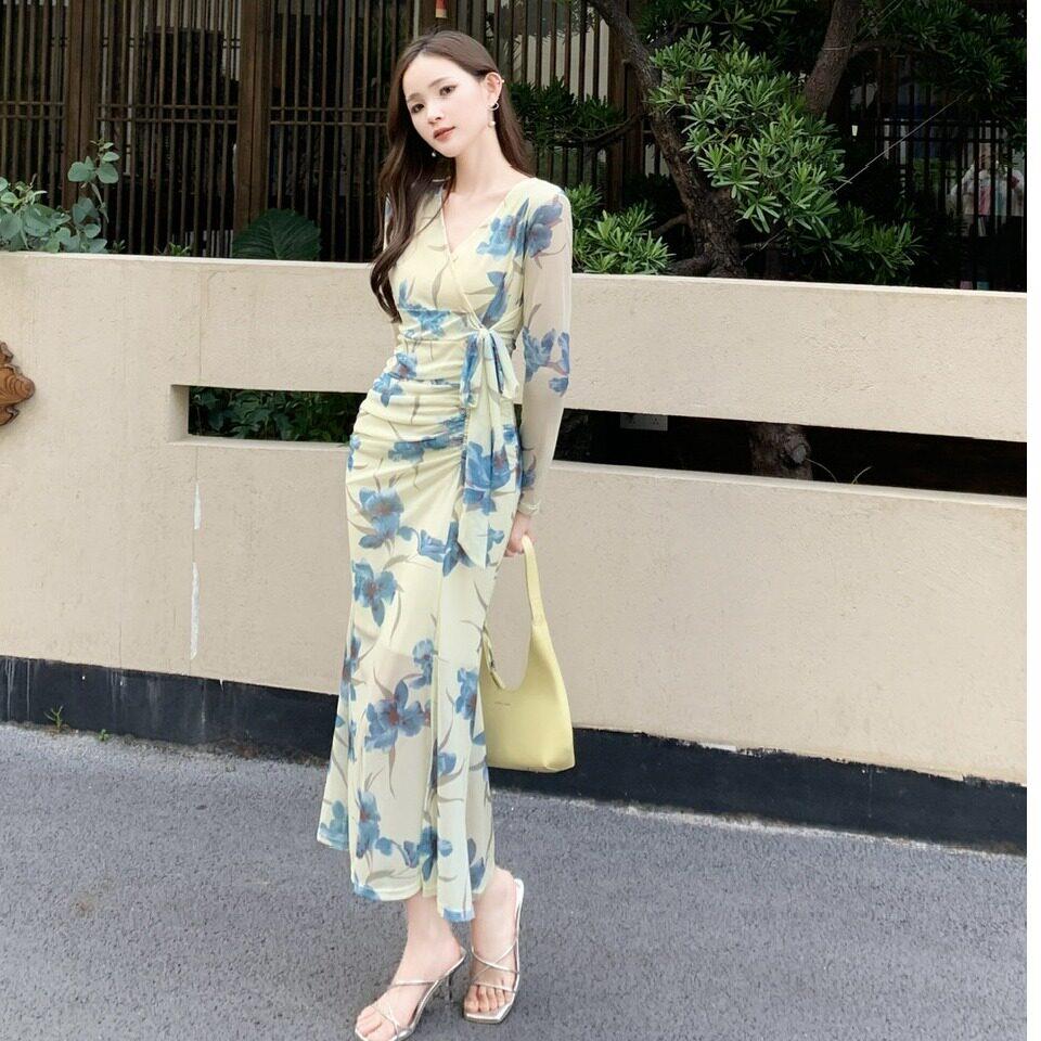 法式小众性感长袖印花连衣裙收腰显瘦领网纱防晒海边度假沙滩裙