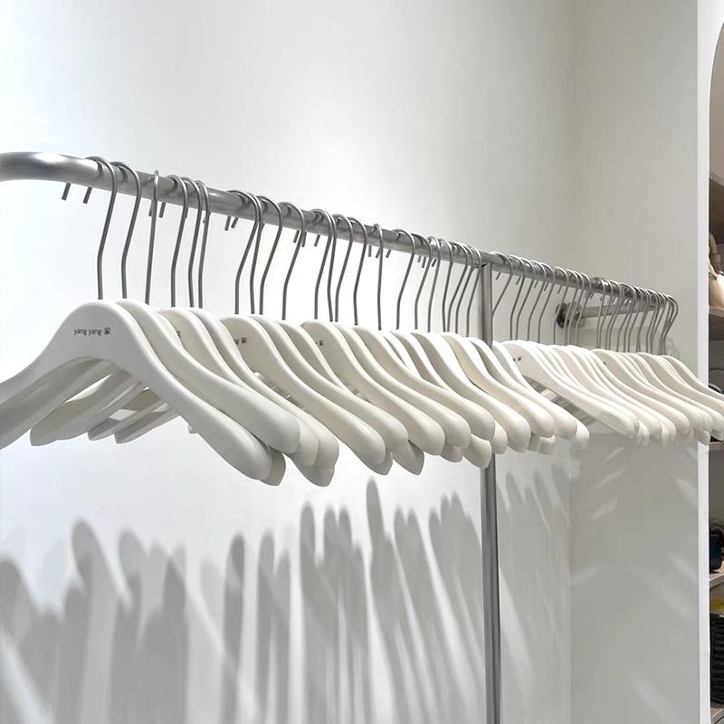 实木衣架烤漆服装店专用黑色奶白色胡桃木色衣挂韩版展示衣挂裤架图片