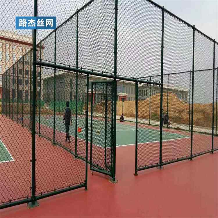 篮球学校足球场运动场隔离围网操场球场护栏体育场围栏厂家防护网