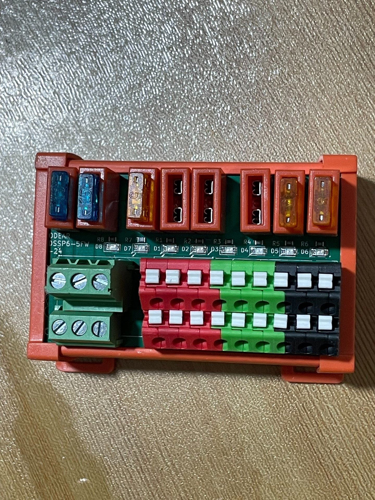 台湾ODEAR欧迪尔接线模块 DSSP6-5FW-24 实物