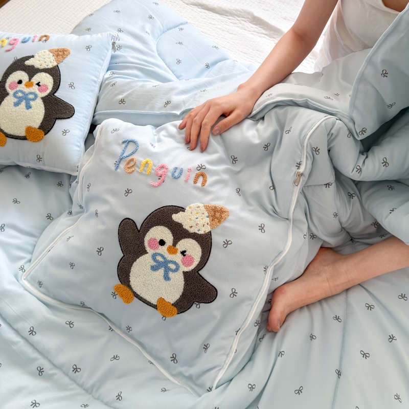 针织双层纱刺绣抱枕被子二合一  卡通车载抱枕被空调被盖毯披肩毯