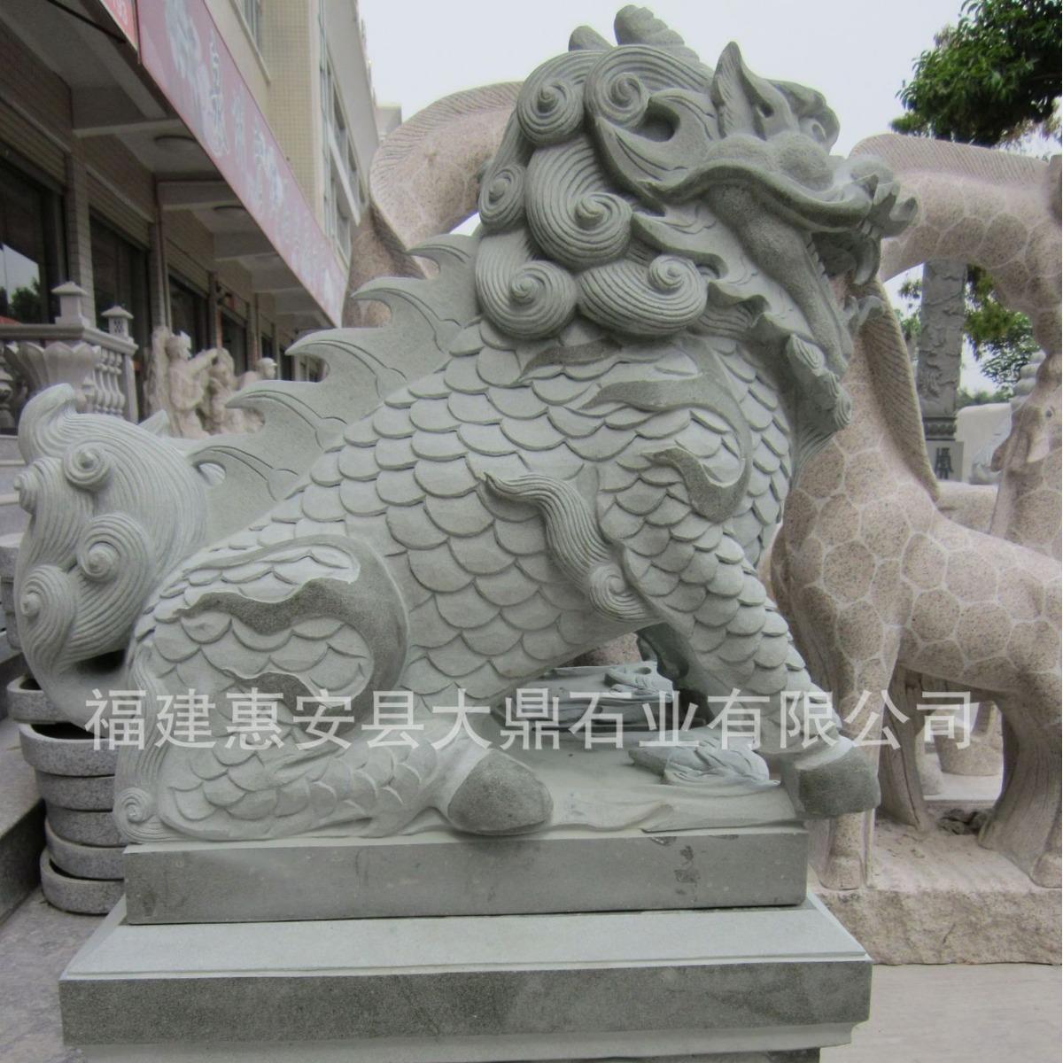 青石雕刻麒麟吉祥动物雕刻景区坐麒麟