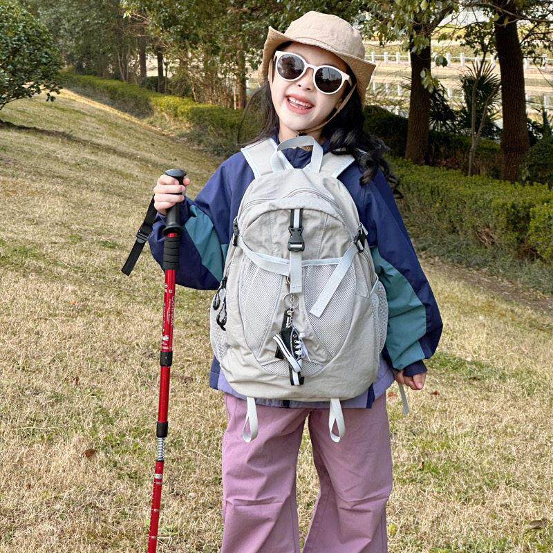 韩版男女童双肩包轻便简约儿童户外登山包大容量运动休闲出游背包