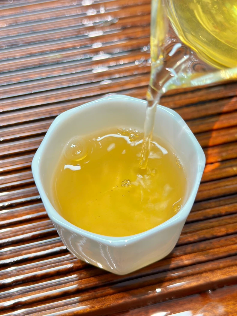 2015年易武茶柱古樹茶普洱生茶一斤一根包郵 普洱茶 BUASHOP普洱老茶