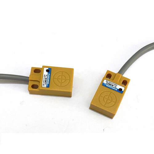 直流双线制12 24Vdc扁平方形接近开关Tl-W5Md1 D2常开常闭限位传