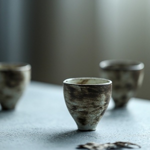 自然柴 手工粉茶杯工作室日式婉古朴陶灰品茗引小烧徐落杯茶碗泥