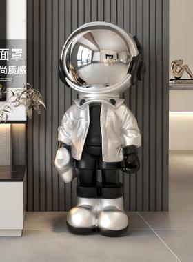 酒柜摆件客厅2025新款创意太空人客厅大型落地沙发电视柜旁边轻奢