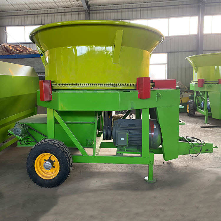 牛场成捆草料破碎机下出料的圆盘粉草机拖拉机牵引式花生秧揉丝机