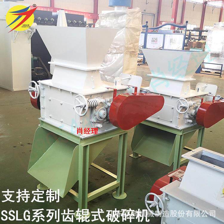 破碎机小型对辊式玉米挤压破碎4kw时产1吨效率现货可厂家