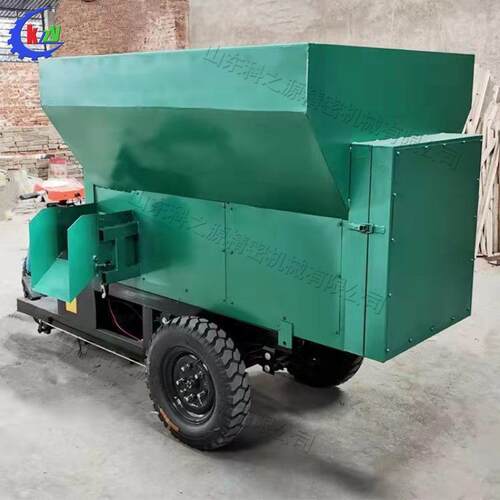 养殖场电动撒料车 电动三轮饲料自动喂料车 牧场自动投喂车