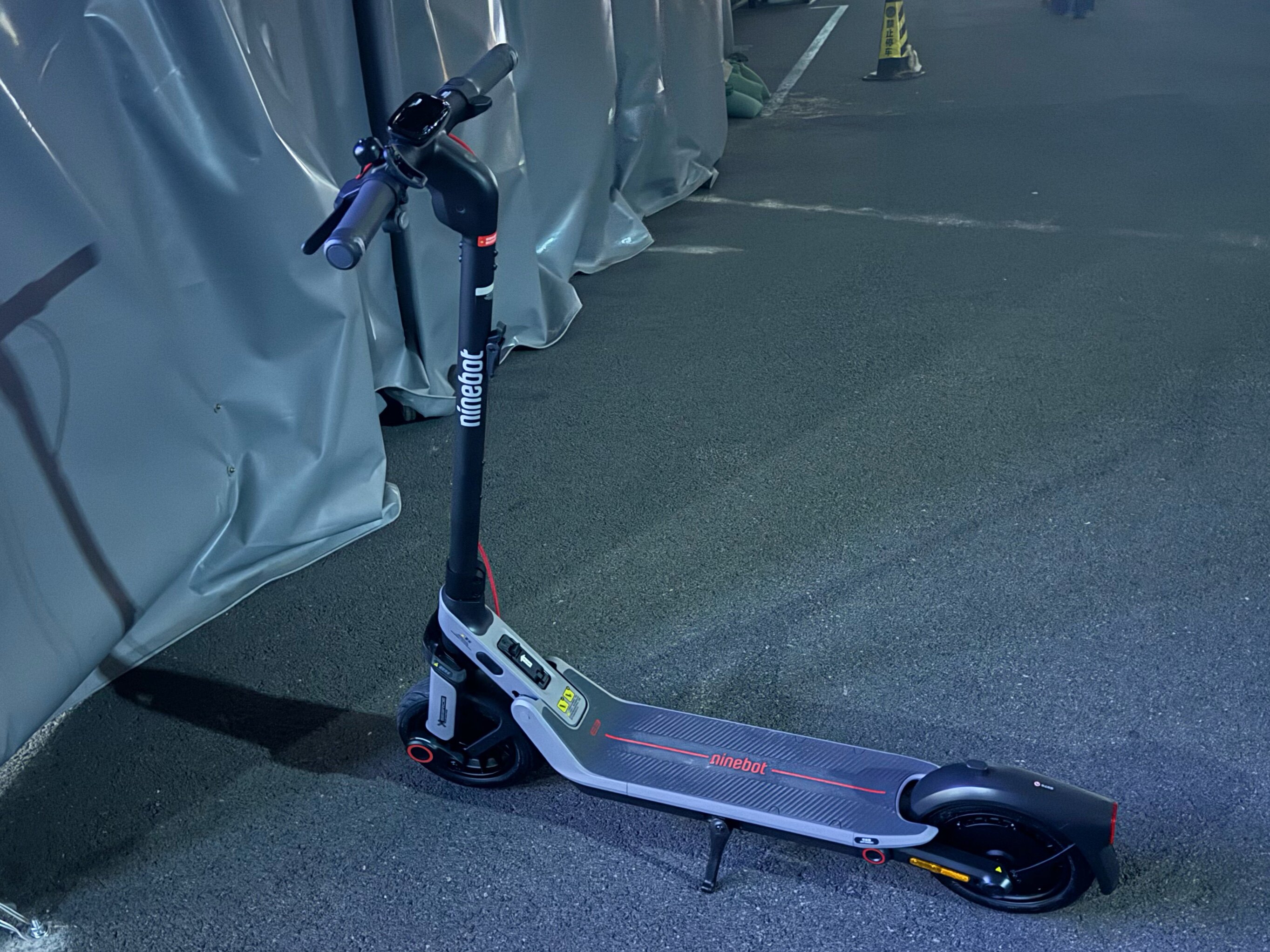 Ninebot E2 Plus Обновленный Электросамокат: Двойная Амортизация, 25 км/ч, Городской Складной Транспорт для Коротких Поездок photo review