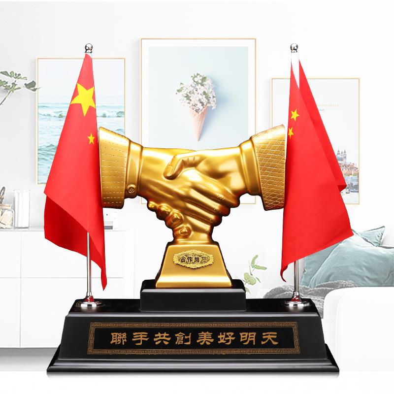 办公室摆件公司商务开业礼品办公乔迁桌总经理诚信握手合作共赢