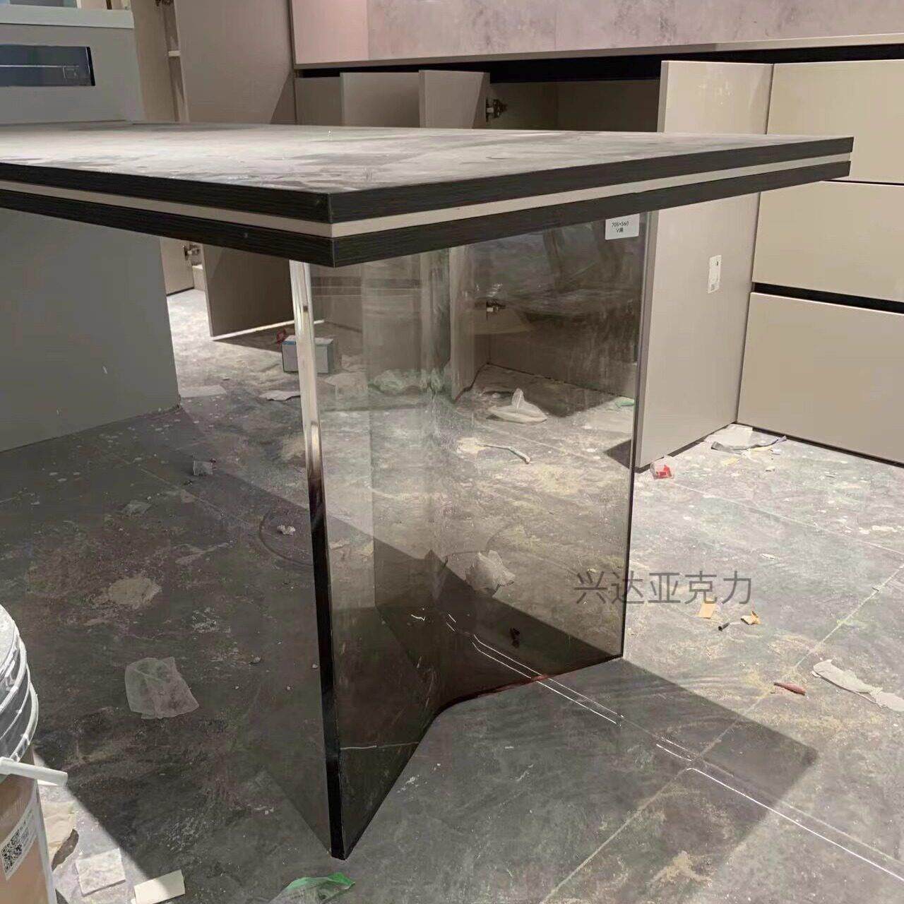 渐层黑灰压克力V型悬浮桌岛台餐桌弧形支架茶几岩板压克力桌腿