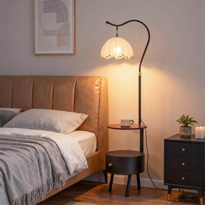 法式中古落地灯卧室床头柜客厅沙发旁边几复古充电置物架台灯一体,家装灯饰光源,置物功能落地灯,淘宝优惠券,粉丝福利购,淘宝优惠卷