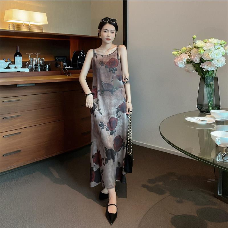 新品春季新款时尚休闲百搭套装女复古印花圆领连衣裙宽松显瘦中长