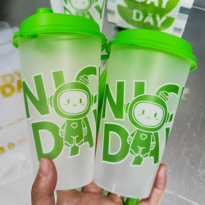 磨砂注塑杯90口径一次性奶茶杯子饮品杯新品绿色商用带盖子700ml5