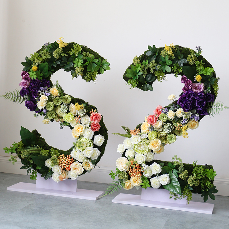 大型仿真花字母装饰摆件定制数字品牌店面展柜橱窗落地插花陈列花