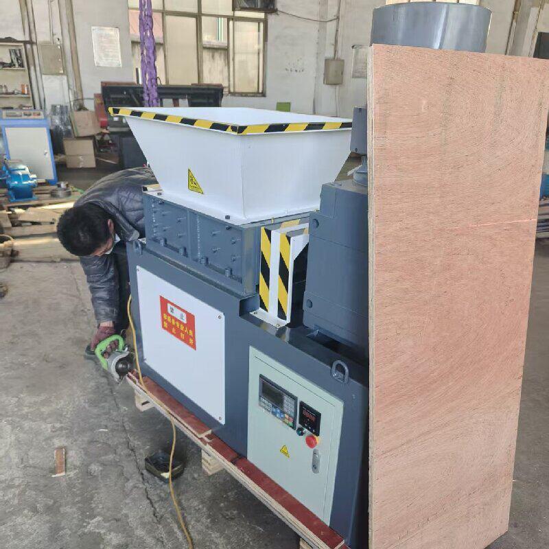 定制工业固废破碎生活垃圾分选金属塑料化工桶油壶粉碎小型撕碎机