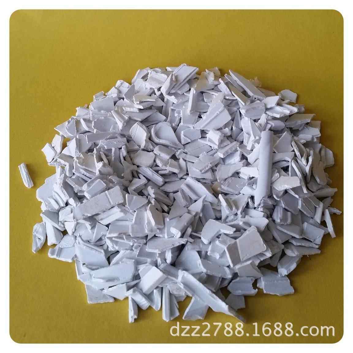 低价再生硬PVC粉碎料墙壁板原料pvc破碎料 硬PVC塑钢粉碎料