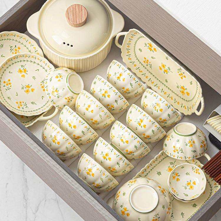 碗碟套装2026新款陶瓷餐具家用送礼高颜值釉下彩碗盘碗筷组合乔迁