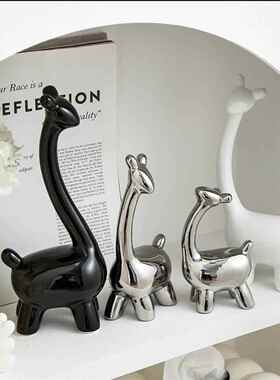 一款三口之家的小鹿家居饰品易接近豪华高端小众客厅电视柜酒柜装