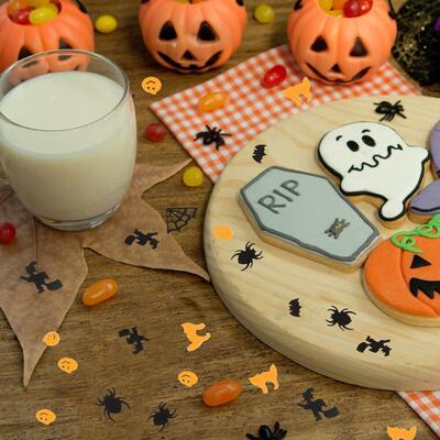 Halloween party throw confetti pumpkin Spider witch bat glit