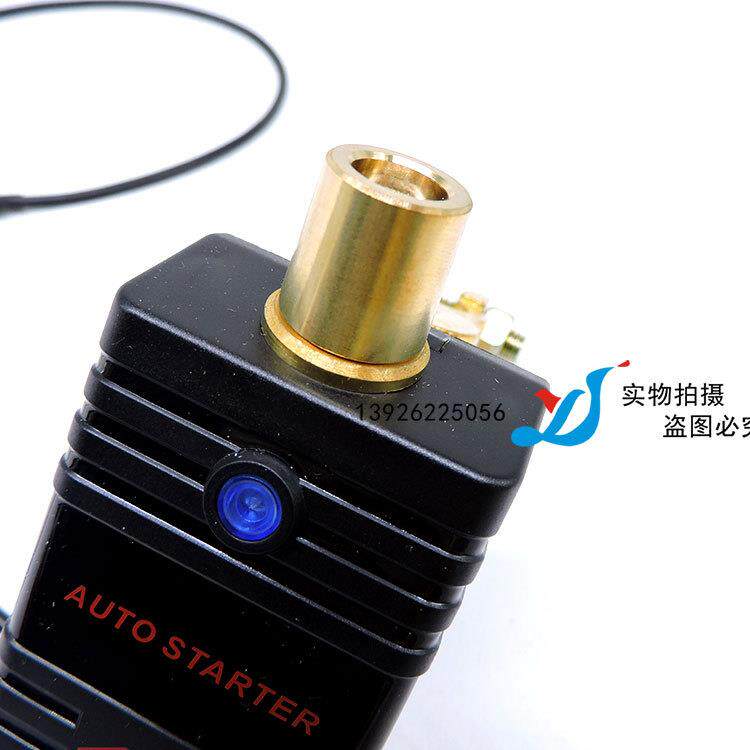 无忧启动 轻松一按，车子即刻恢复供电。电池控制器 应急启动电源