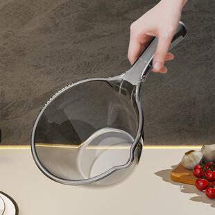 Unbreakable household water scoop for bathrooms, suitable fo