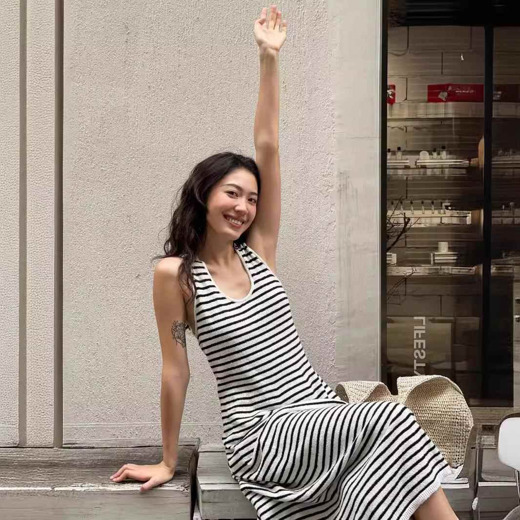 黑白色条纹吊带连衣裙夏季新款宽松休闲慵懒风显瘦裙无袖背心长裙