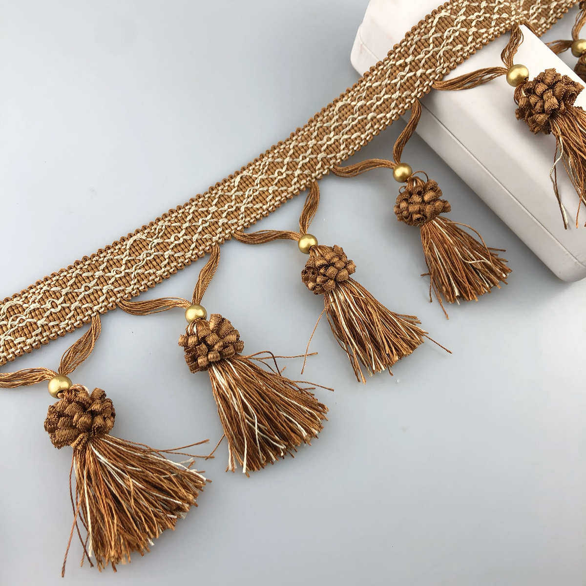 厂家直供 经典款窗帘花边排须辅料 中式草莓球幔头流苏花边12米