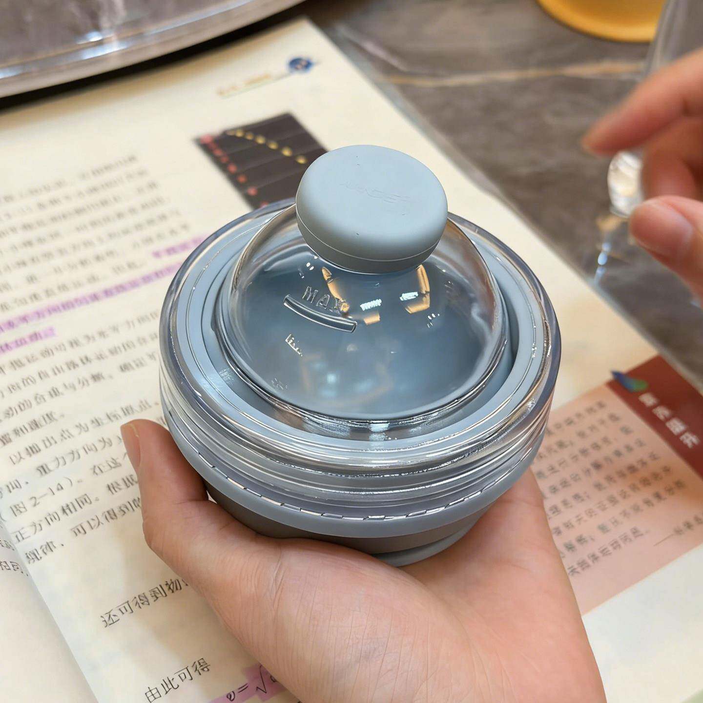 折叠冰球水杯自带吸管食品级硅胶自制冰块冰杯模具便携咖啡随行杯