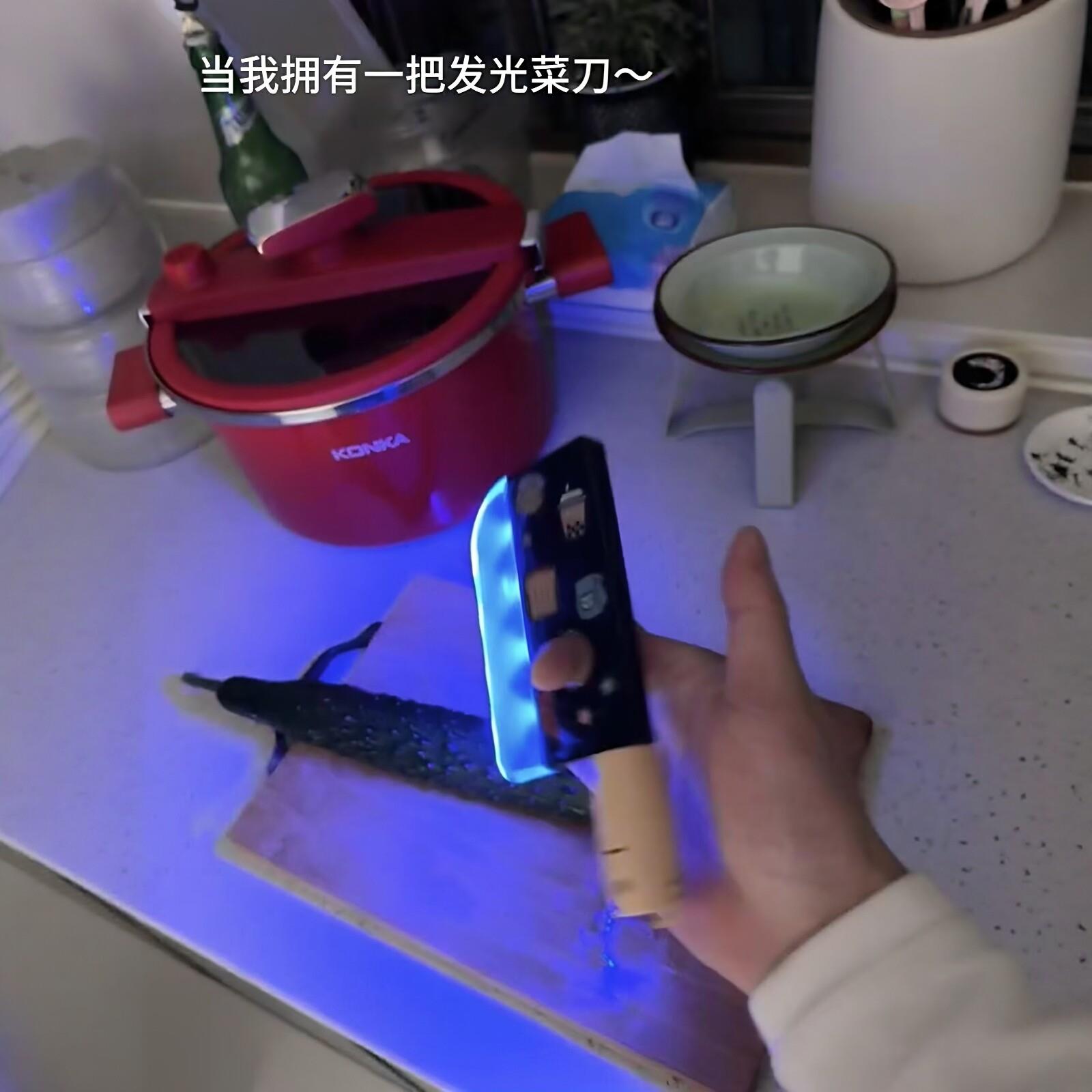 发光菜刀炫酷战刀灯光音效变形合体刀录音指尖旋转解压发光小玩具