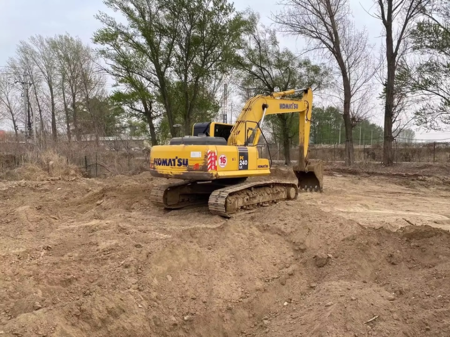 12月24日保定小松240挖掘机网络拍卖公告