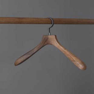 高档高端衣架家用卧室衣帽间无痕胡桃实木衣架撑防大黑衣男女衣滑