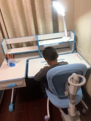 真实使用感受入手体验米哥儿童书桌真实感受，揭秘曝光质量看真相？