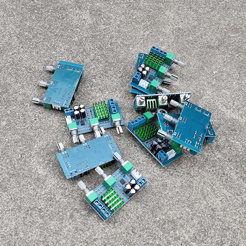 V16双面板12V小型功放机 家用直流12V小功放 2.0声道桌面音响功放