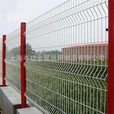 小区铁丝护栏桃型柱护栏网工厂区围栏三角折弯铁丝桃形立柱护栏网